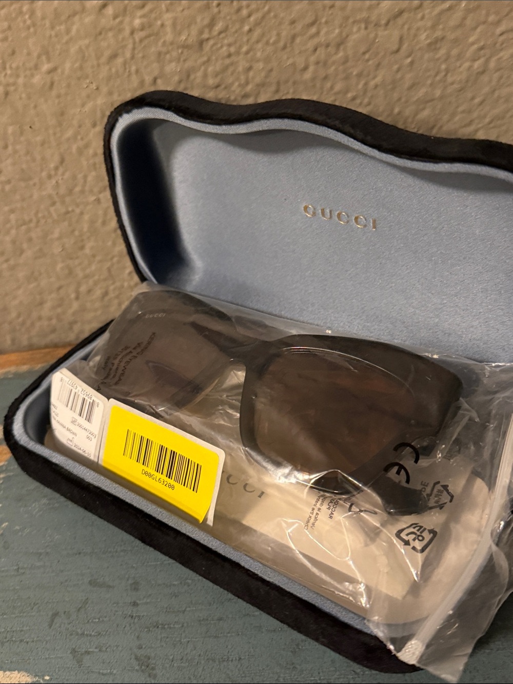 GUCCI SUNGLASSES - Picture 4 of 6